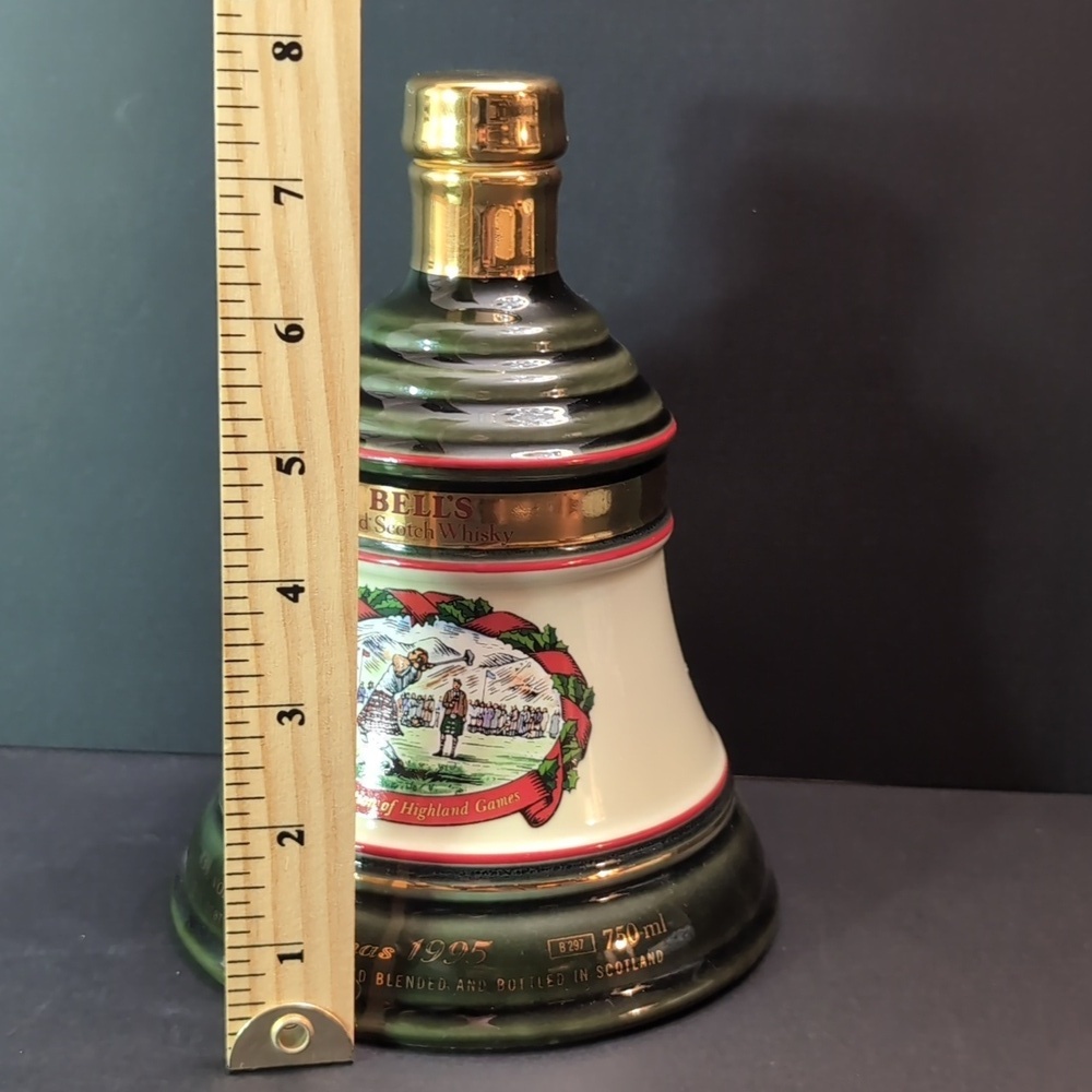 VGT 95  Bells Old Scotch Whisky Bottle Porcelain. - Picture 13 of 13